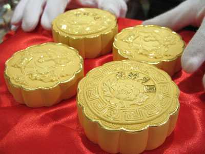 Bánh Trung thu bằng vàng cháy hàng ở Trung Quốc