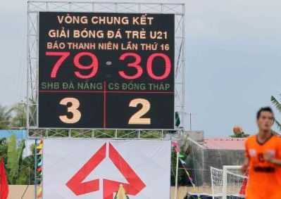 Cổ động viên 'cứu'... U21 quốc gia