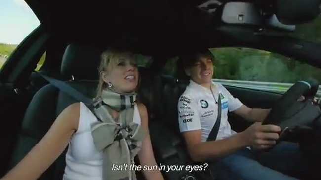 Video: Tay đua của BMW làm vợ hết hồn