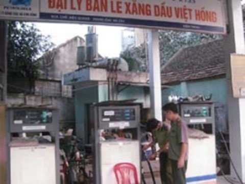 Hà Nội: 'Tóm sống' đại lý xăng dầu gian lận