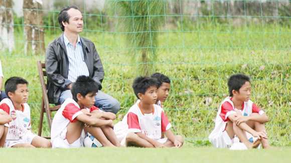 Bầu Đức đấu bầu Hiển ở giải Lào