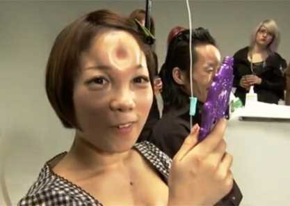 Giới trẻ Nhật rộ trào lưu... bơm trán lõm