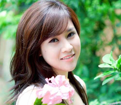 Hotgirl xinh đẹp từng học tại ngôi trường trăm tuổi