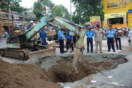 'Hố tử thần' lại xuất hiện giữa Sài Gòn
