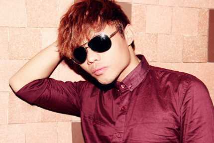 Mắng nhiếc nhau trên mạng vì lời tố đồng tính