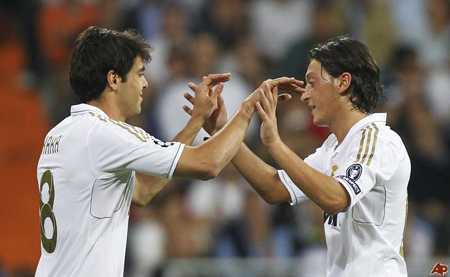 Bài toán Siêu kinh điển của MOU: Ozil, Kaka hay Modric?