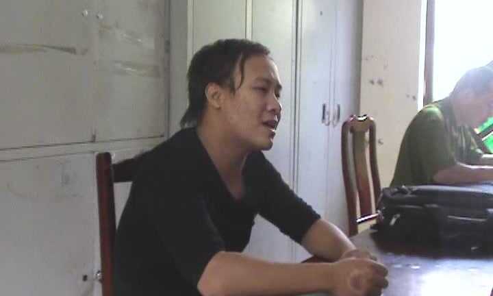 Vác kiếm dài 80cm, chém người vô cớ