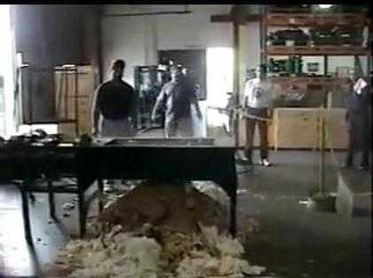 Chiếc máy thần kì tạo ra mọi thứ từ phế thải?