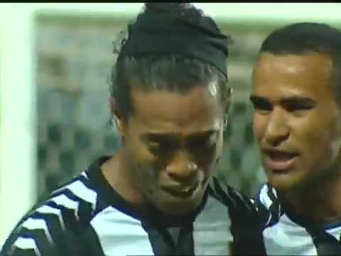 Siêu phẩm 'buồn' nhất sự nghiệp Ronaldinho