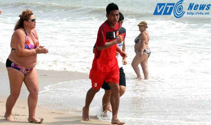 Tuyển Việt Nam: Tạm dừng 'hành xác'