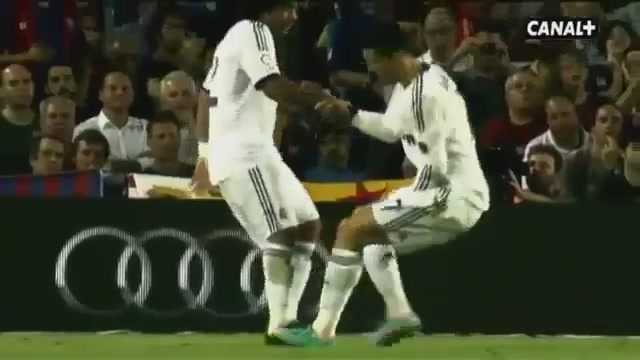 Ronaldo chấn thương vai, Messi quan tâm chăm sóc