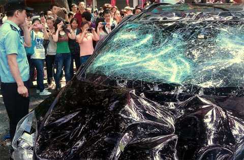 Thế giới 24h: Đi xe Nhật, bị đánh vỡ đầu