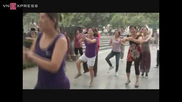 U60 nhảy Gangnam Style ở Hồ Gươm