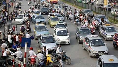 ‘Bài binh bố trận' không giống ai của taxi Hà Nội