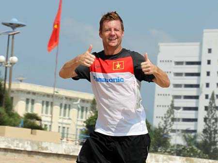 Thầy Tây trên tuyển: Sẽ thất bại nếu đá bóng vì tiền