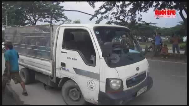 Lùi xe thiếu quan sát... cán chết người