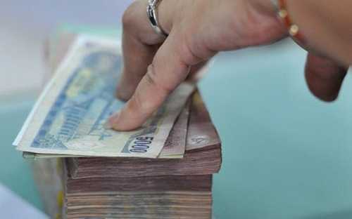 Đề xuất hoãn tăng lương