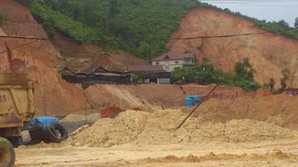 Chính quyền mắc lỗi, dân lãnh đủ