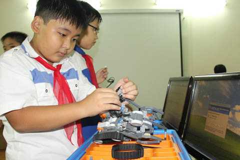 Ráo riết chuẩn bị cho cuộc thi Robot quốc tế