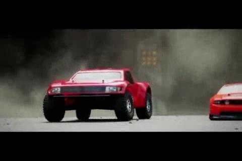 Xe đồ chơi rượt đuổi như phim hành động