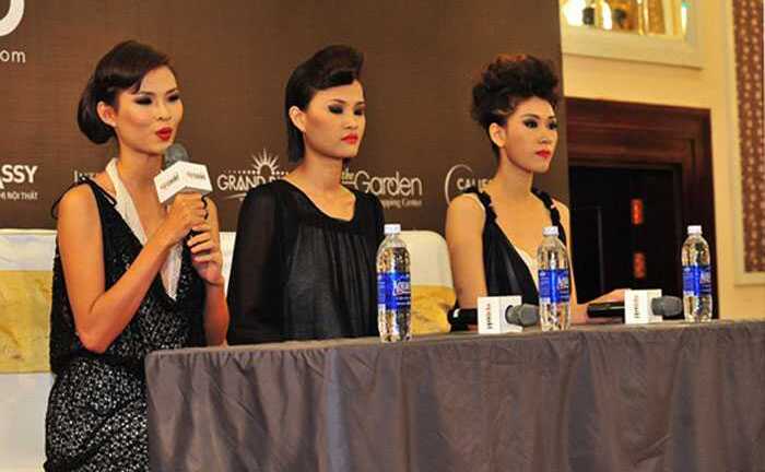 Cuộc họp báo căng thẳng của thí sinh Top Model