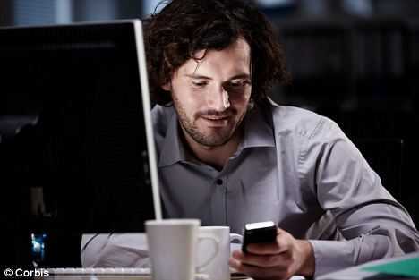 Ba loại ung thư tấn công nam giới làm việc khuya