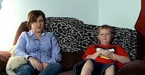 Đuổi cô giáo ép học sinh khạc nhổ bạn học