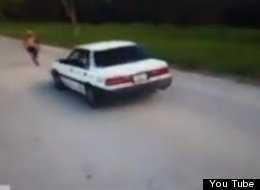 Chơi dại nhảy qua xe hơi đang chạy, nam sinh suýt chết