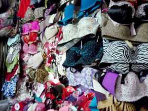 Phát hiện thêm nhiều áo ngực nghi chứa chất độc hại