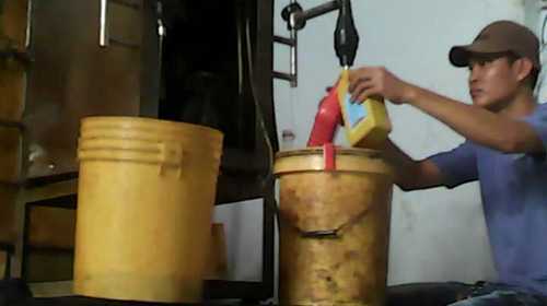 'Thâm cung bí sử' biến dầu thải thành dầu xịn