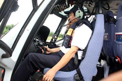 Chuyện bay vượt biển cứu người trong bão khủng khiếp