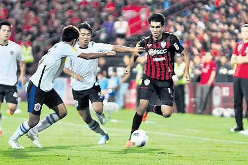 Bản tin AFF Cup: Siêu tiền đạo Thái sang châu Âu