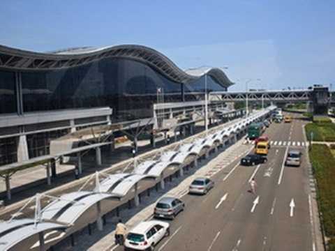 Phát hiện đạn pháo, Nhật đóng cửa sân bay