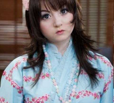 Thiếu nữ búp bê làm chao đảo cư dân mạng ở Anh