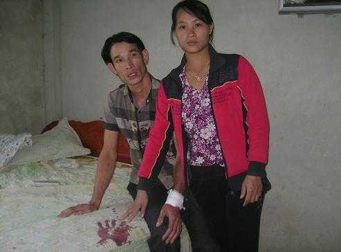 Xông vào nhà dân chém người cướp tiền táo tợn