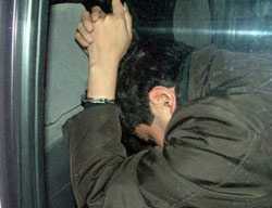 Bị đánh vì ném tiền cát xê vào mặt nữ ca sĩ