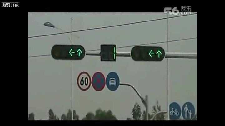 Biển báo kiểu thách đố người tham gia giao thông