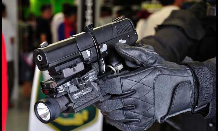 Cận vệ Tổng thống Mỹ dùng súng gì?