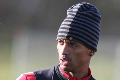 Bị Alex quở mắng, Nani nằng nặc đòi rời MU