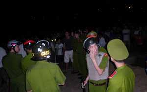 Công nhân đánh người, dân bao vây cư xá