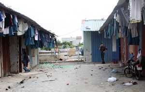 Dân bao vây cư xá: Đưa 60 công nhân về trụ sở công an