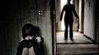 Cha mẹ nuôi nhốt 2 con dưới tầng hầm hơn 1 tháng