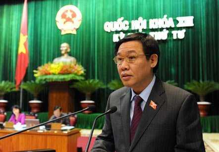 ‘Cứ họp Quốc hội là xăng giảm giá’