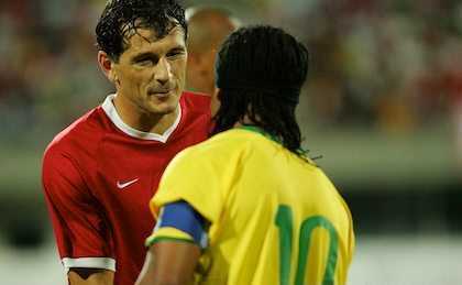 Bản tin AFF Cup:42 tuổi vẫn so tài với Công Vinh, Safee