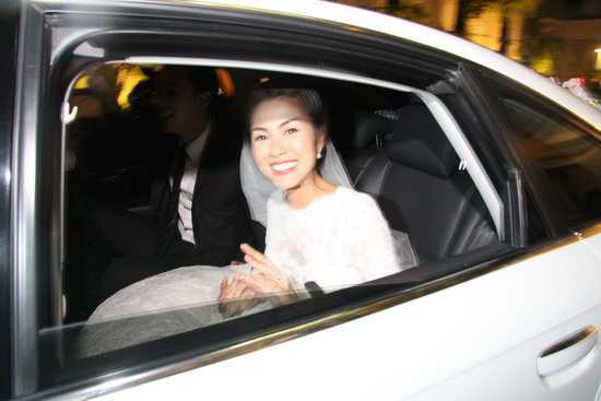 Chuyện ngoài lề: Cơn giận dữ của bố chồng Hà Tăng