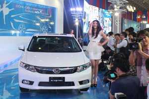 Vào mùa mua sắm, xe vẫn ế, ‘bão giảm giá’ lại nổi