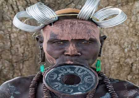 Những kiểu làm đẹp dựng tóc gáy của phụ nữ