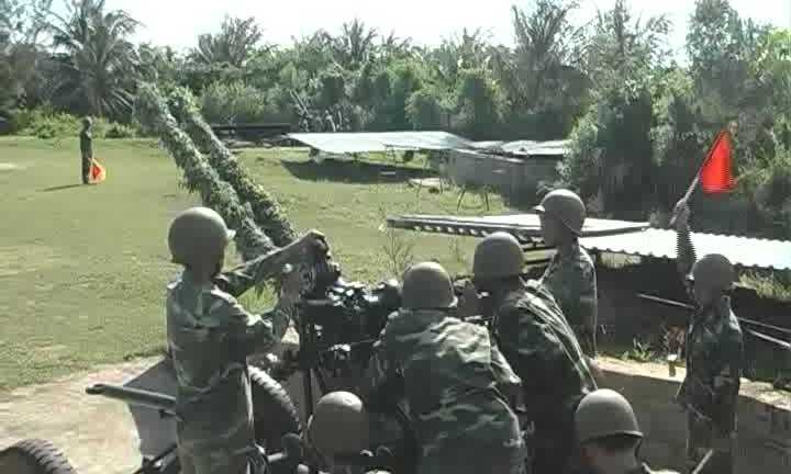 Pháo thủ phòng không huấn luyện canh giữ biển trời