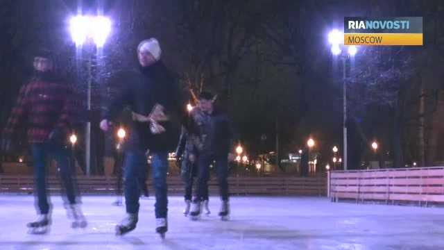 Video: Choáng ngợp sân trượt băng lớn nhất châu Âu