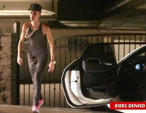 Hình ảnh tuyệt vọng của Justin trước cổng nhà Selena